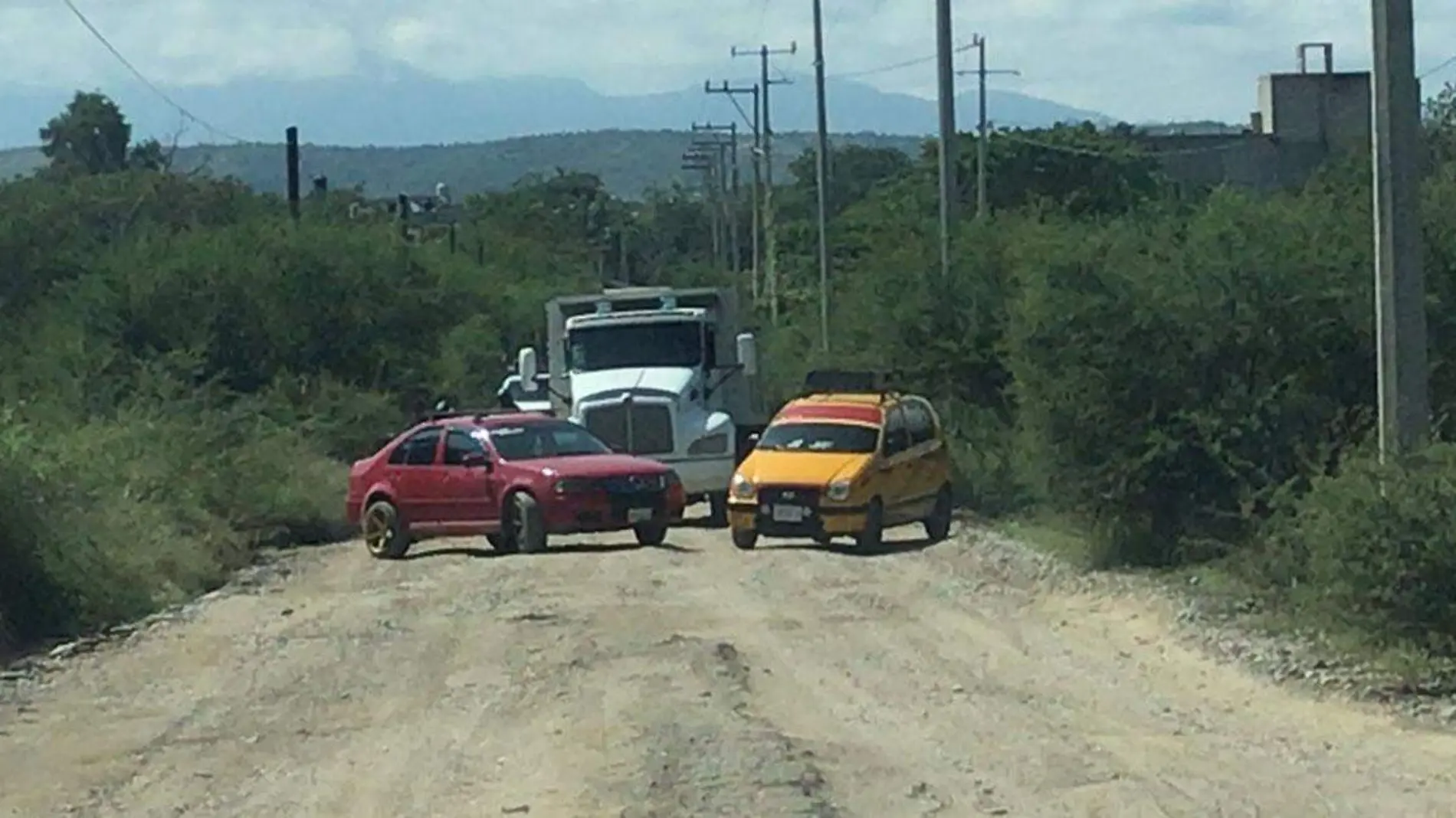 Choferes del transporte público que cubren la ruta de Acatlán a la comunidad de San Vicente Boquerón